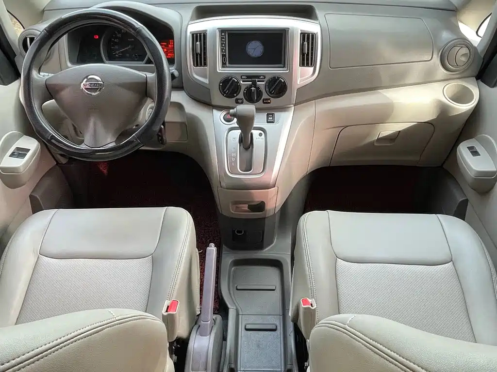 NISSAN NV200 2018