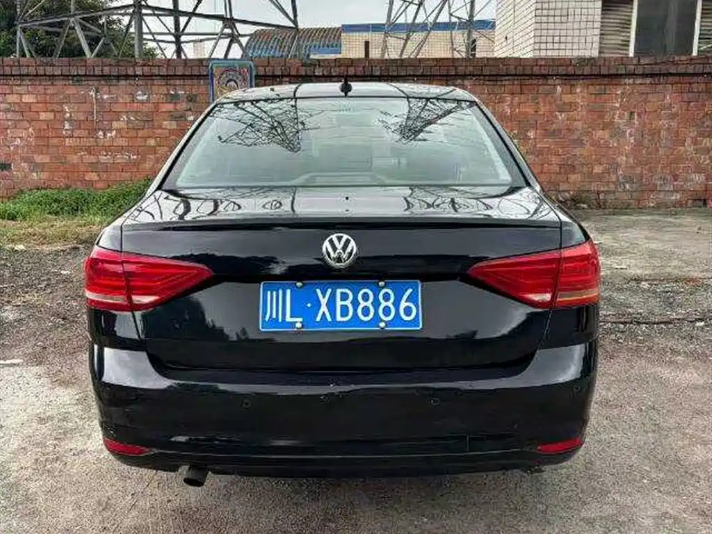 VOLKSWAGEN LAVIDA 2015