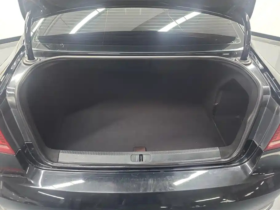 VOLKSWAGEN MAGOTAN 2016
