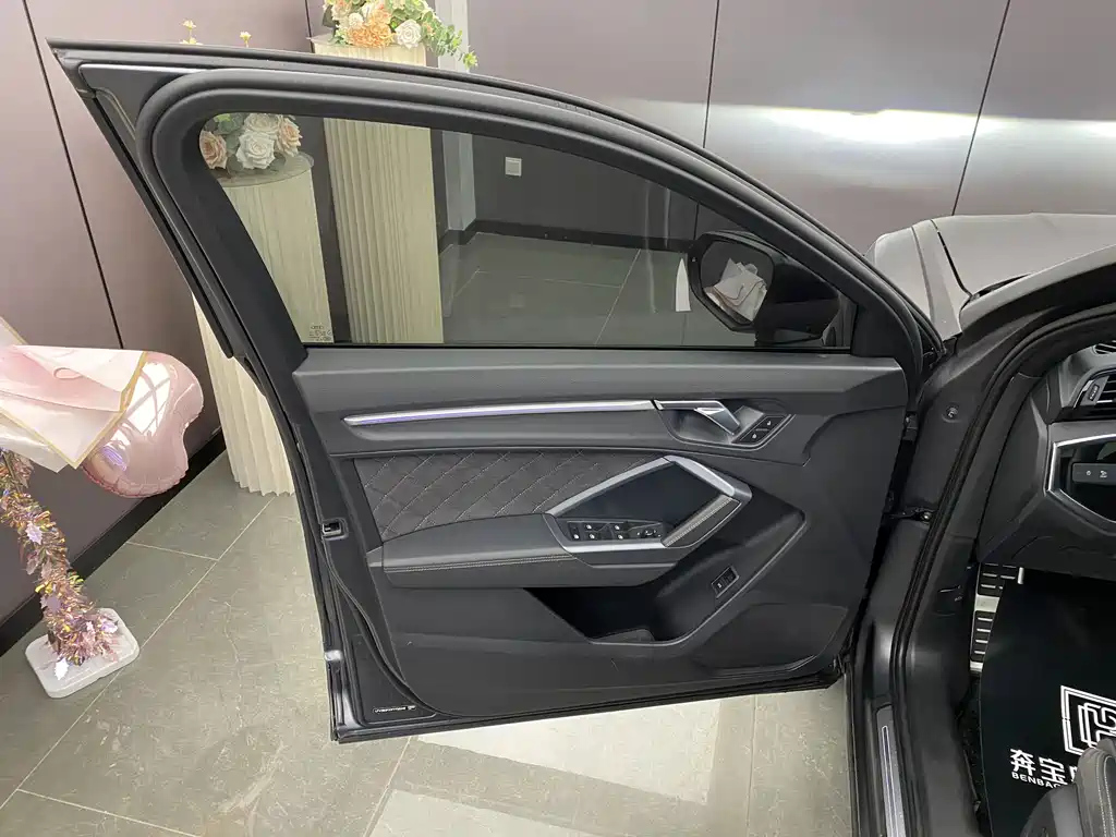 AUDI Q3 2024