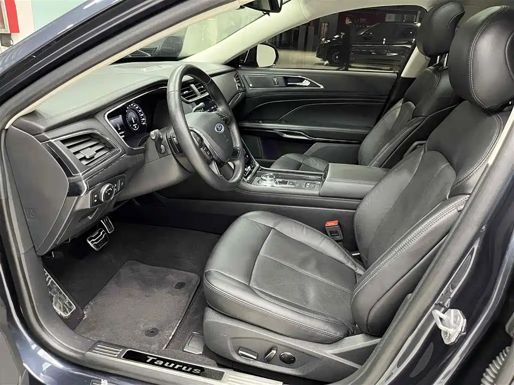 FORD TAURUS 2021