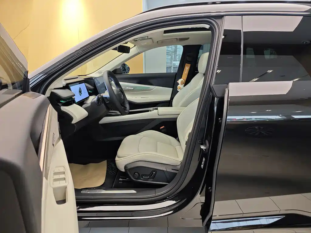 LYNK&CO 08 NEW ENERGY 2025