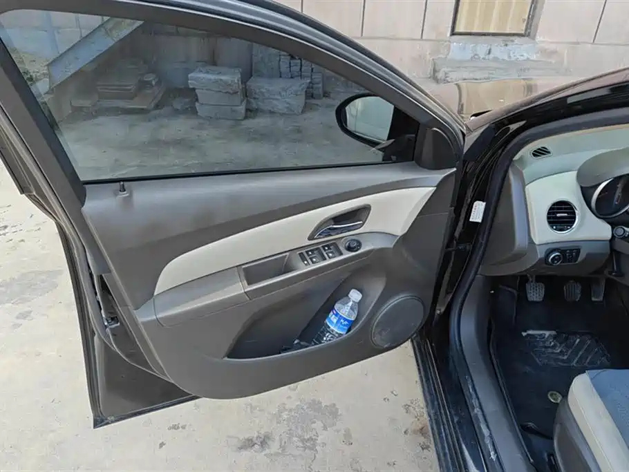 CHEVROLET CRUZE 2015