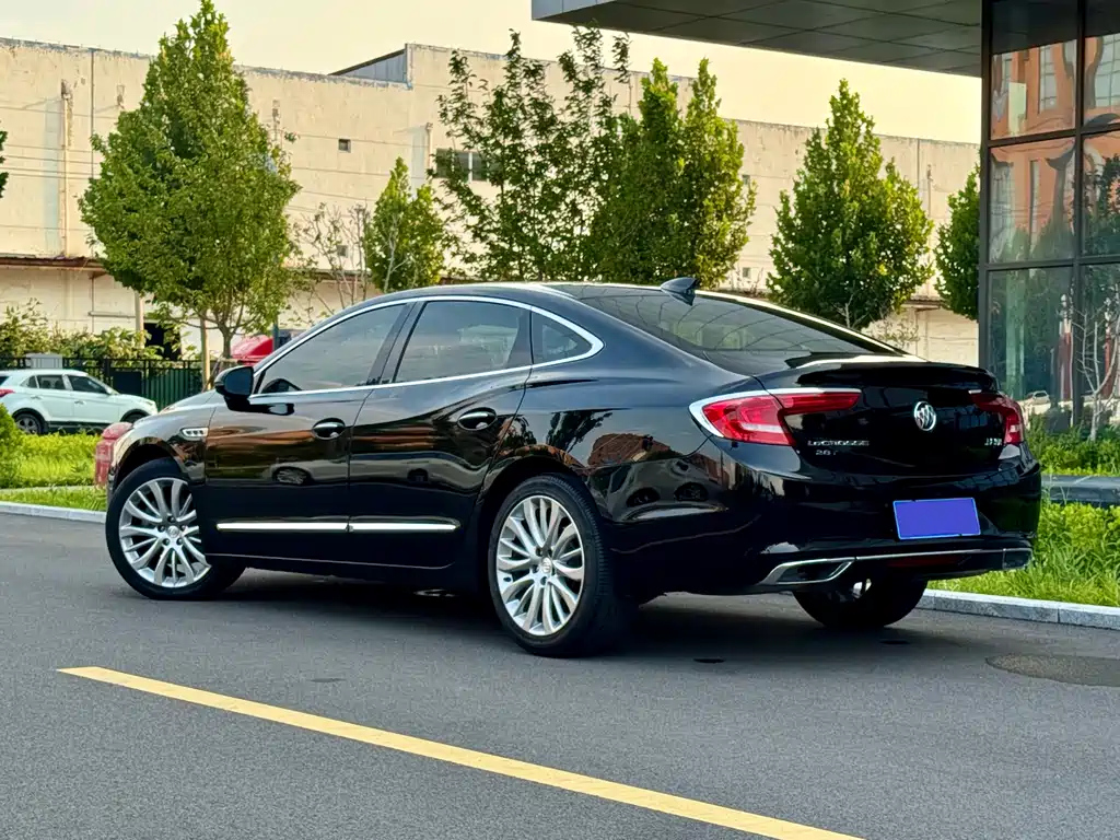 BUICK LACROSSE 2018