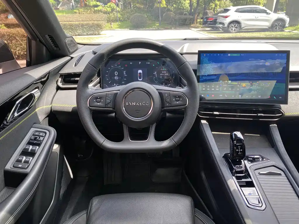 LYNK&CO 03 2023