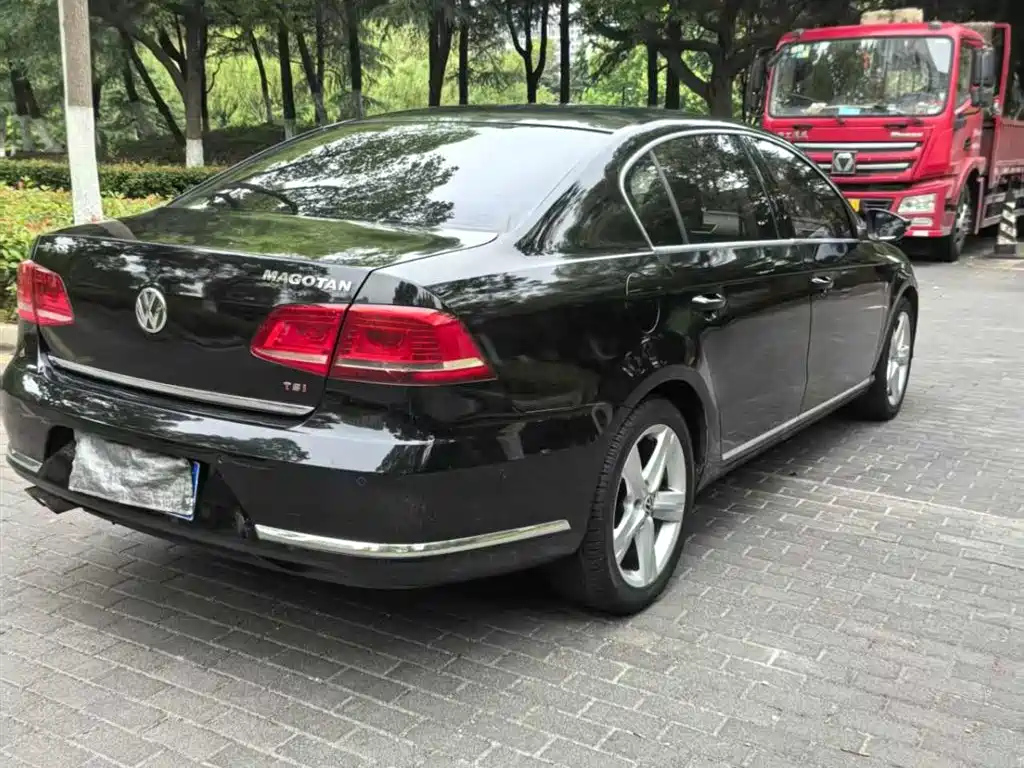 VOLKSWAGEN MAGOTAN 2015