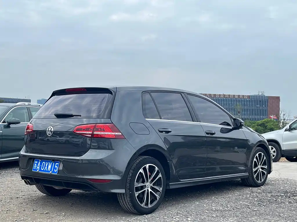 VOLKSWAGEN GOLF 2016
