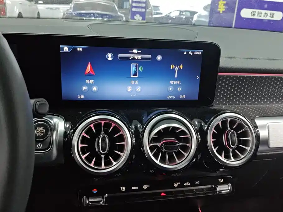 MERCEDES BENZ GLB 2024