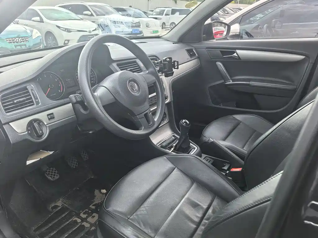 VOLKSWAGEN LAVIDA 2013