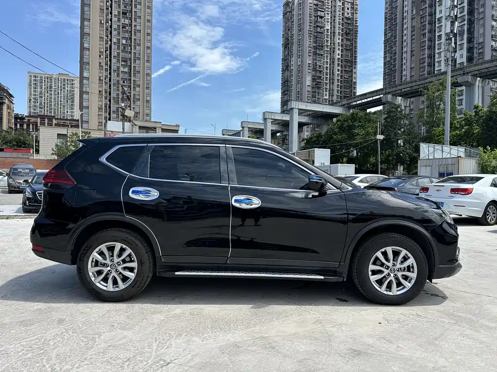 NISSAN X-TRAIL 2023