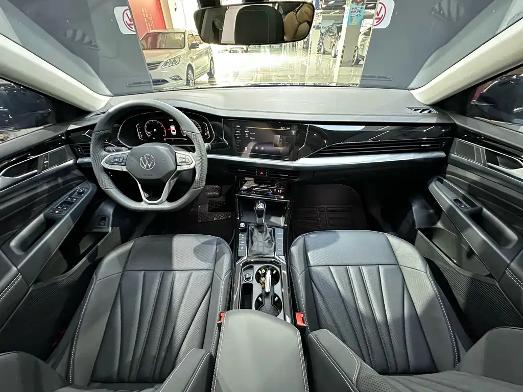 VOLKSWAGEN PASSAT 2025