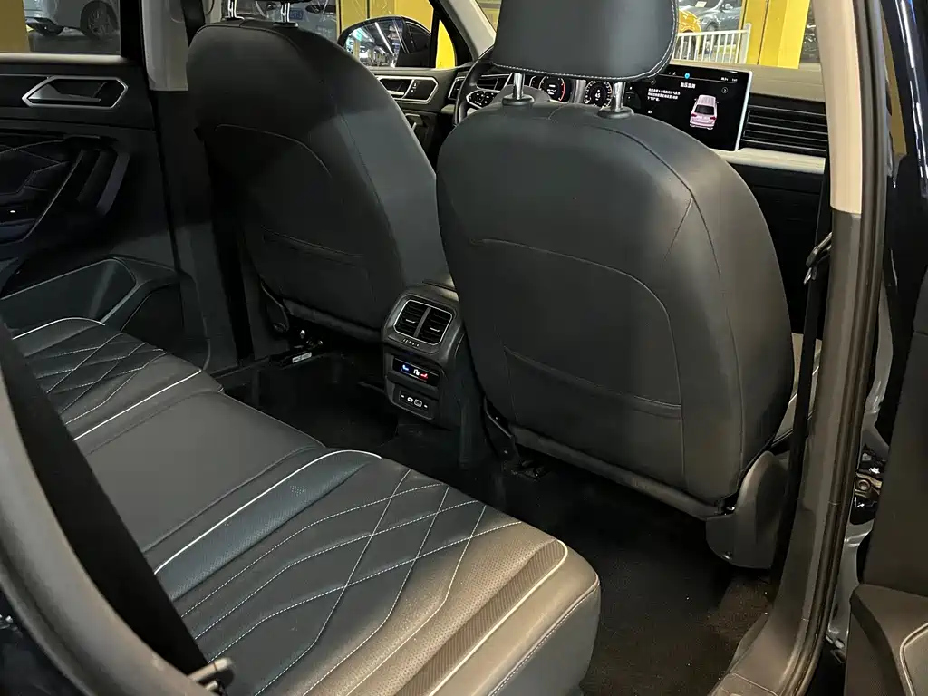VOLKSWAGEN TIGUAN L 2023