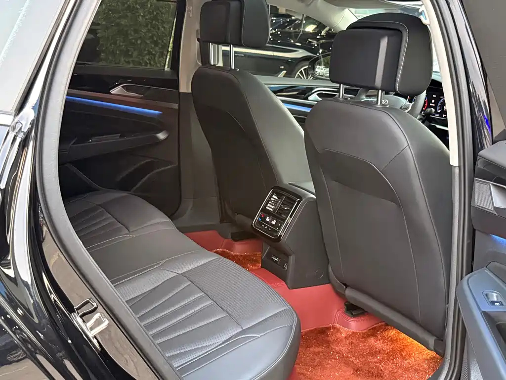 VOLKSWAGEN PASSAT 2025
