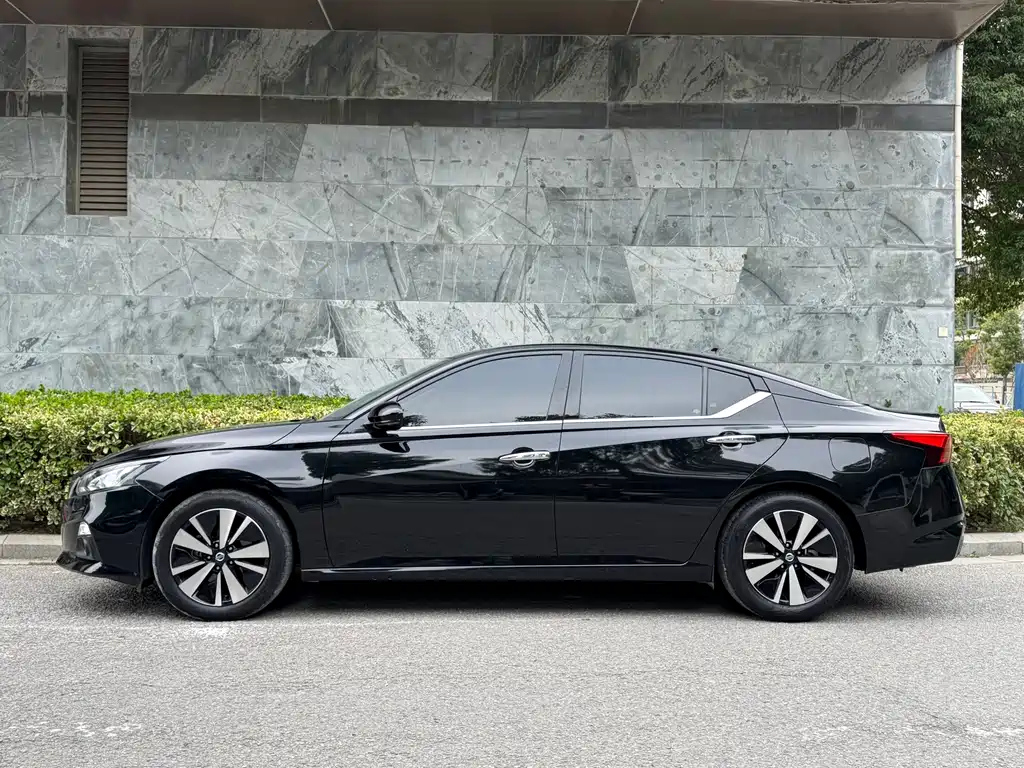 NISSAN TEANA 2022