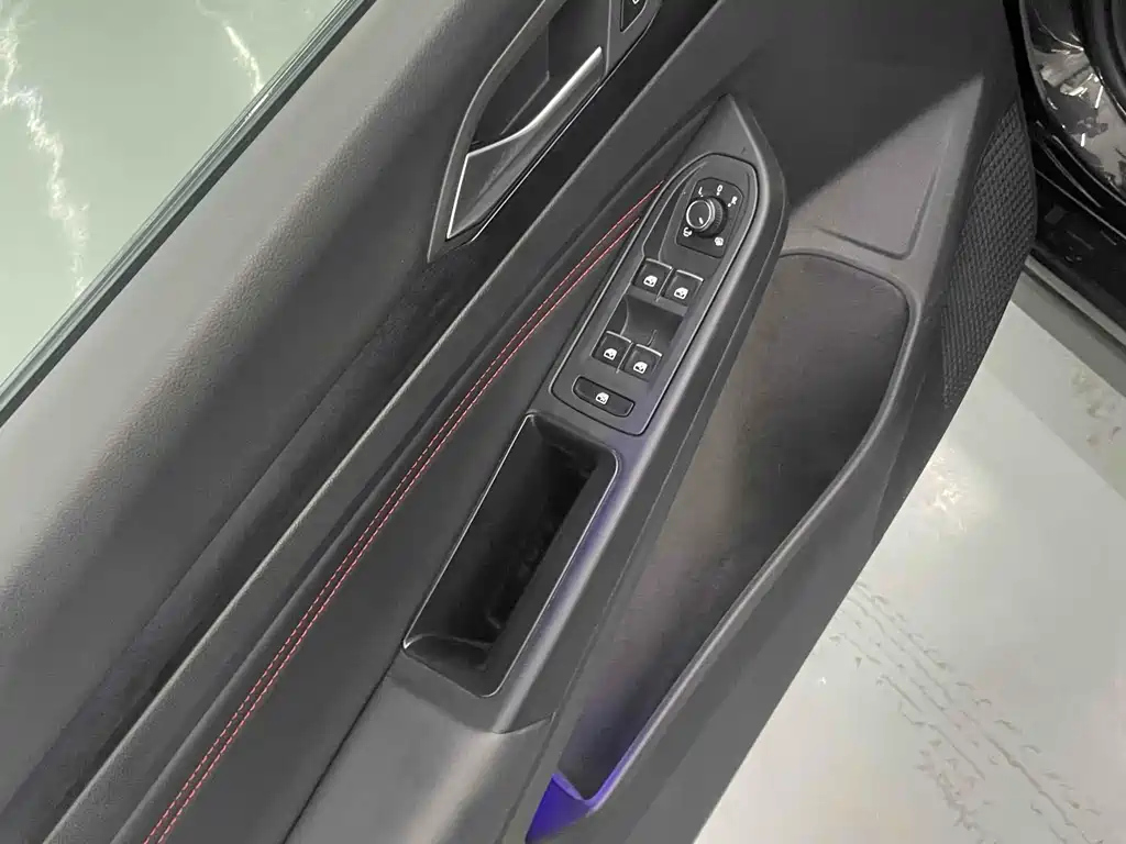 VOLKSWAGEN GOLF GTI 2021