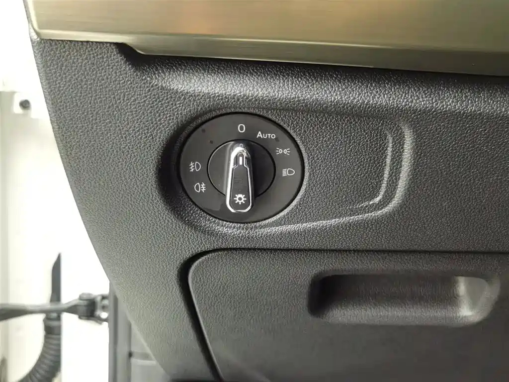 VOLKSWAGEN PASSAT 2020