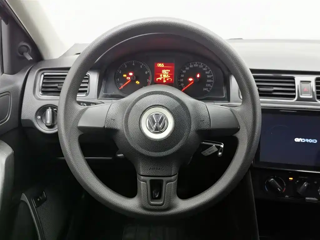 VOLKSWAGEN SANTANA 2017