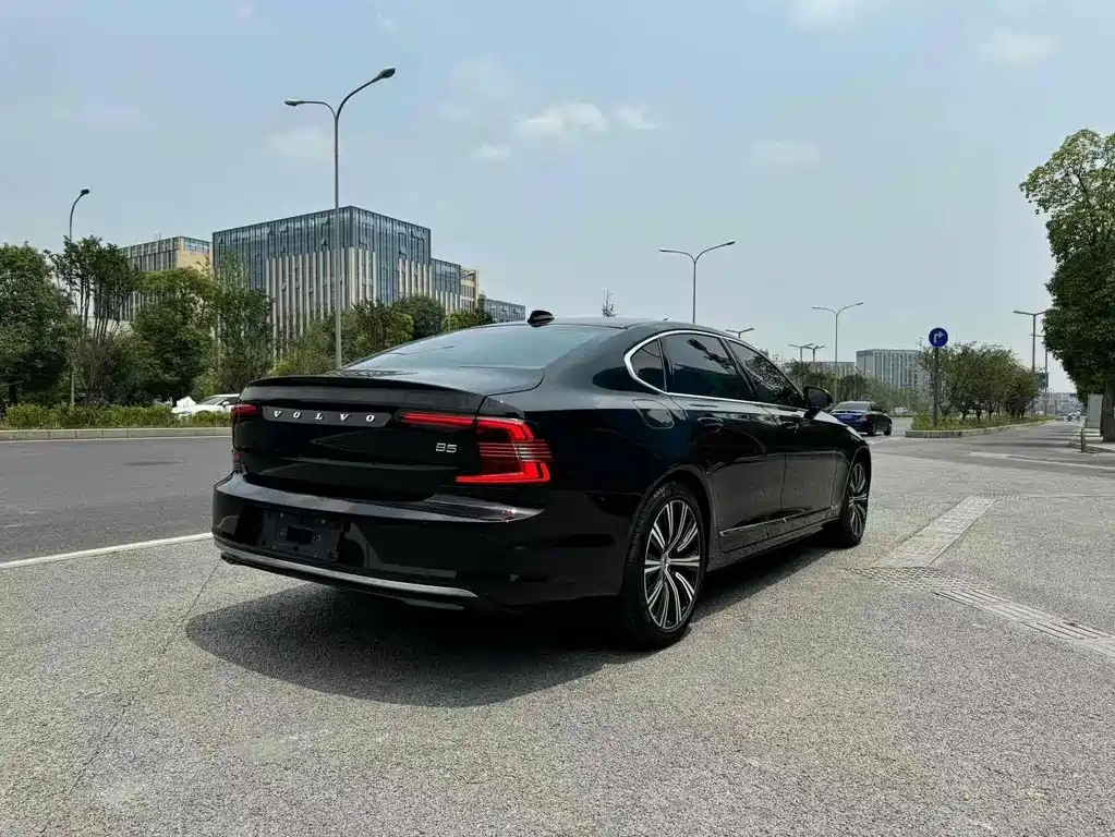 VOLVO S90 2024