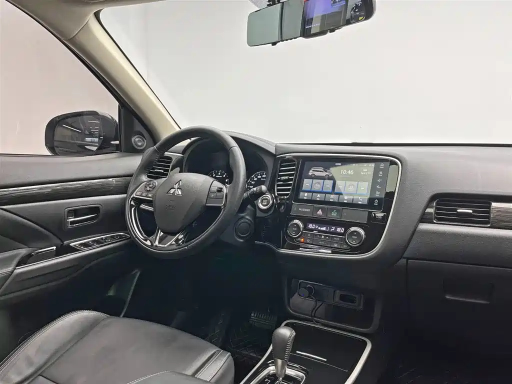 MITSUBISHI OUTLANDER 2020