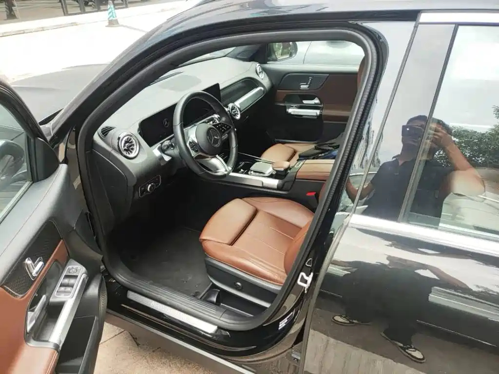 MERCEDES BENZ GLB 2023