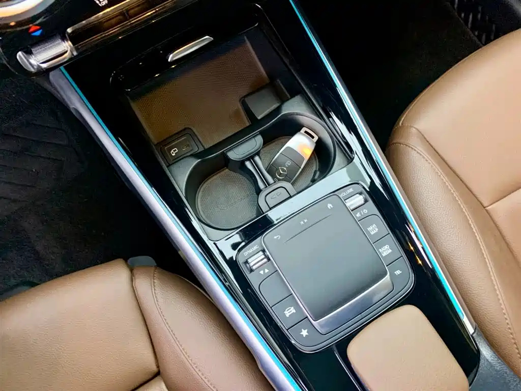 MERCEDES BENZ GLB 2022
