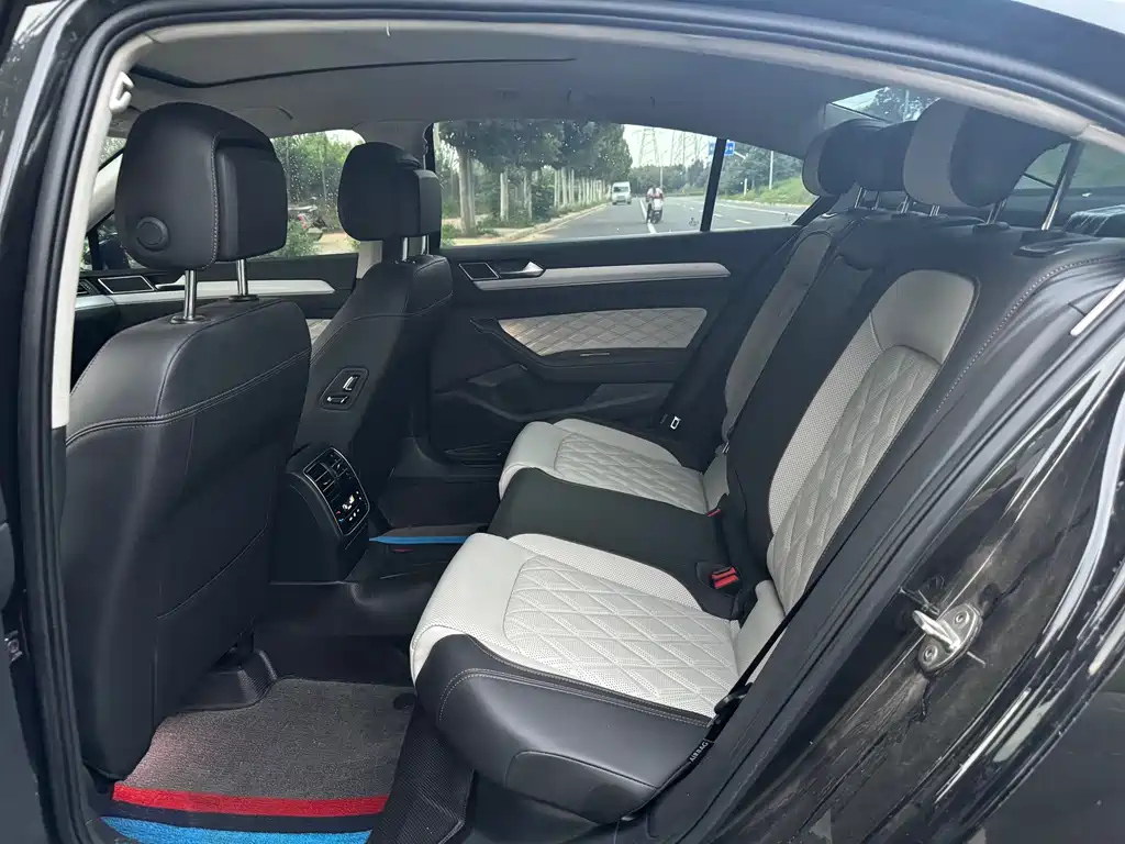 VOLKSWAGEN MAGOTAN 2023