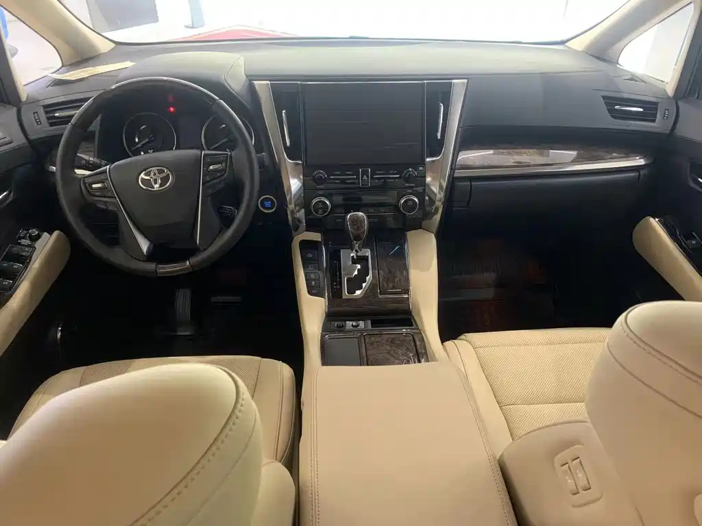 TOYOTA ALPHARD 2018
