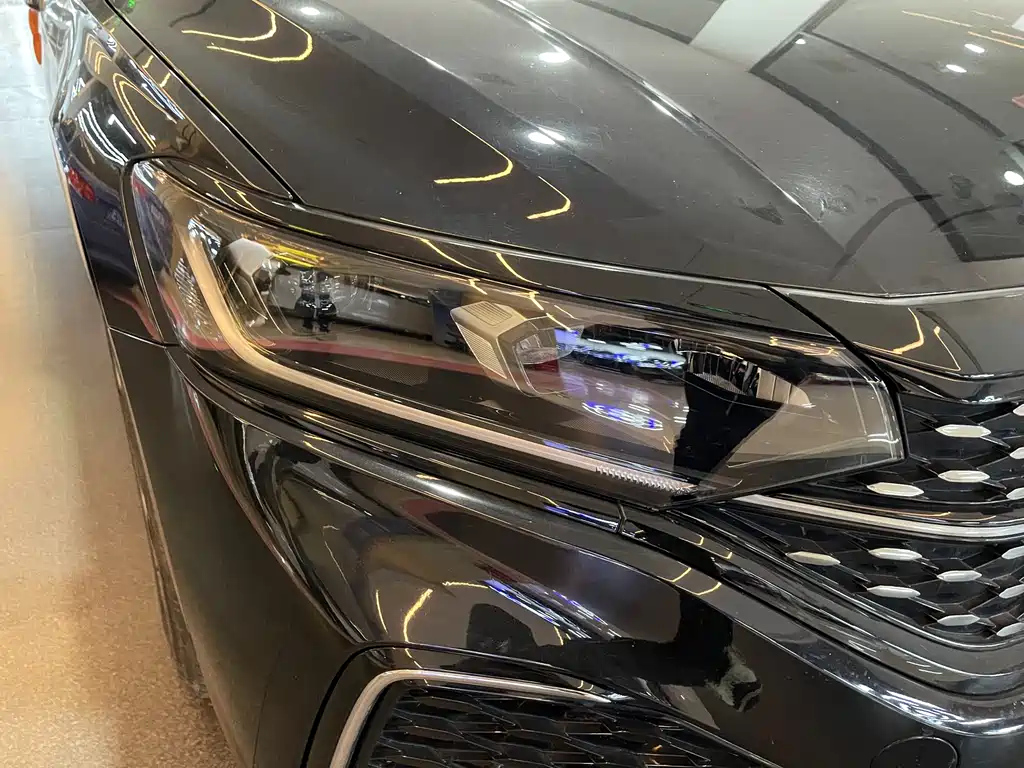 VOLKSWAGEN PASSAT 2024