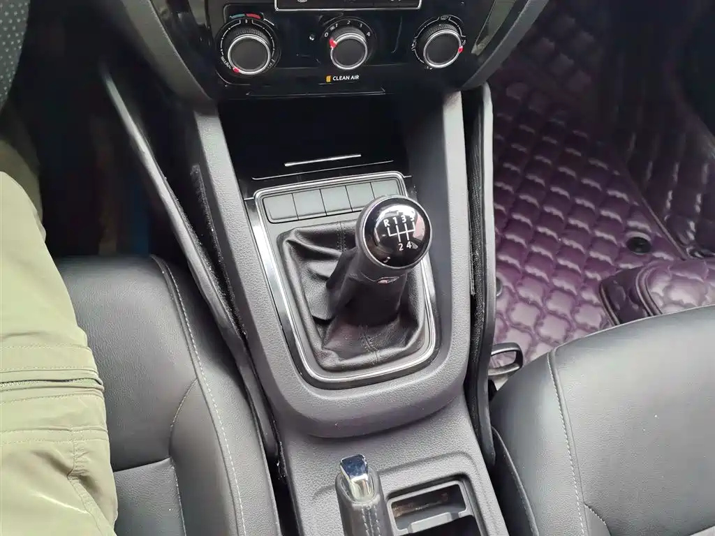 VOLKSWAGEN SAGITAR 2016