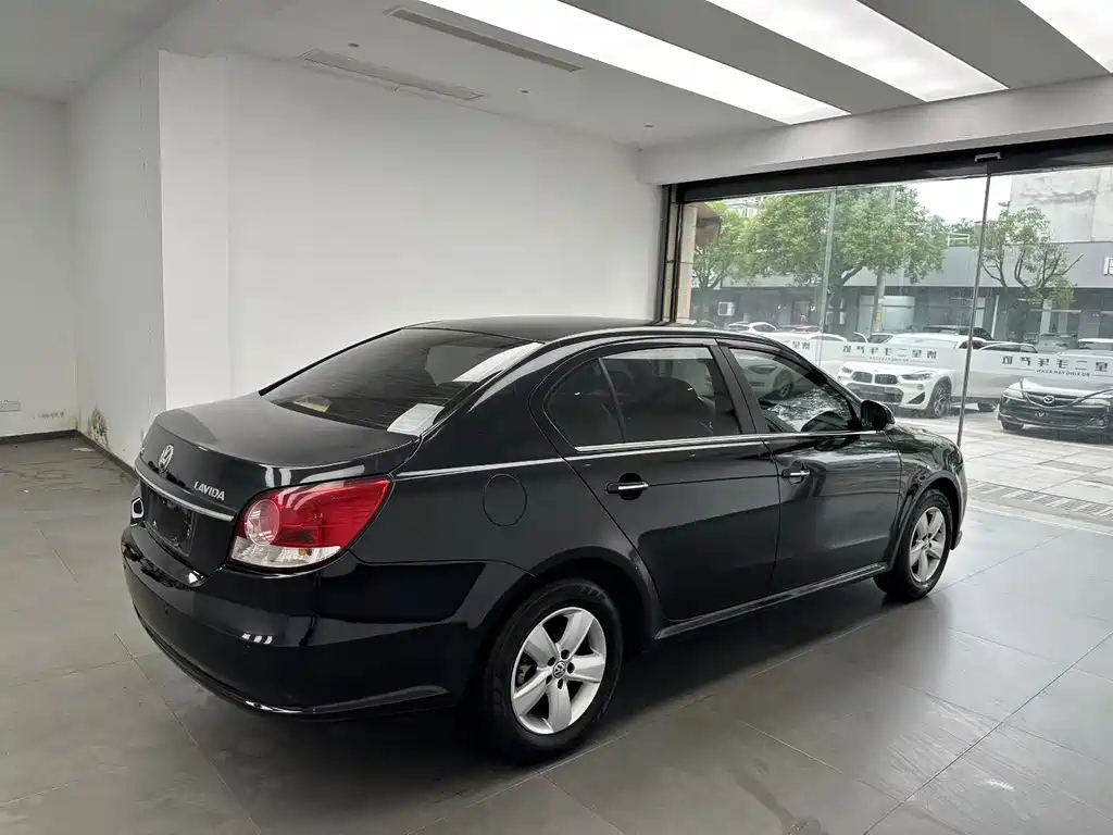 VOLKSWAGEN LAVIDA 2012