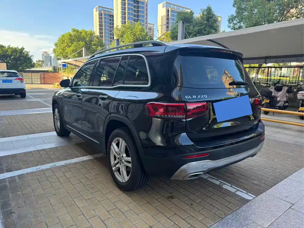 MERCEDES BENZ GLB 2023