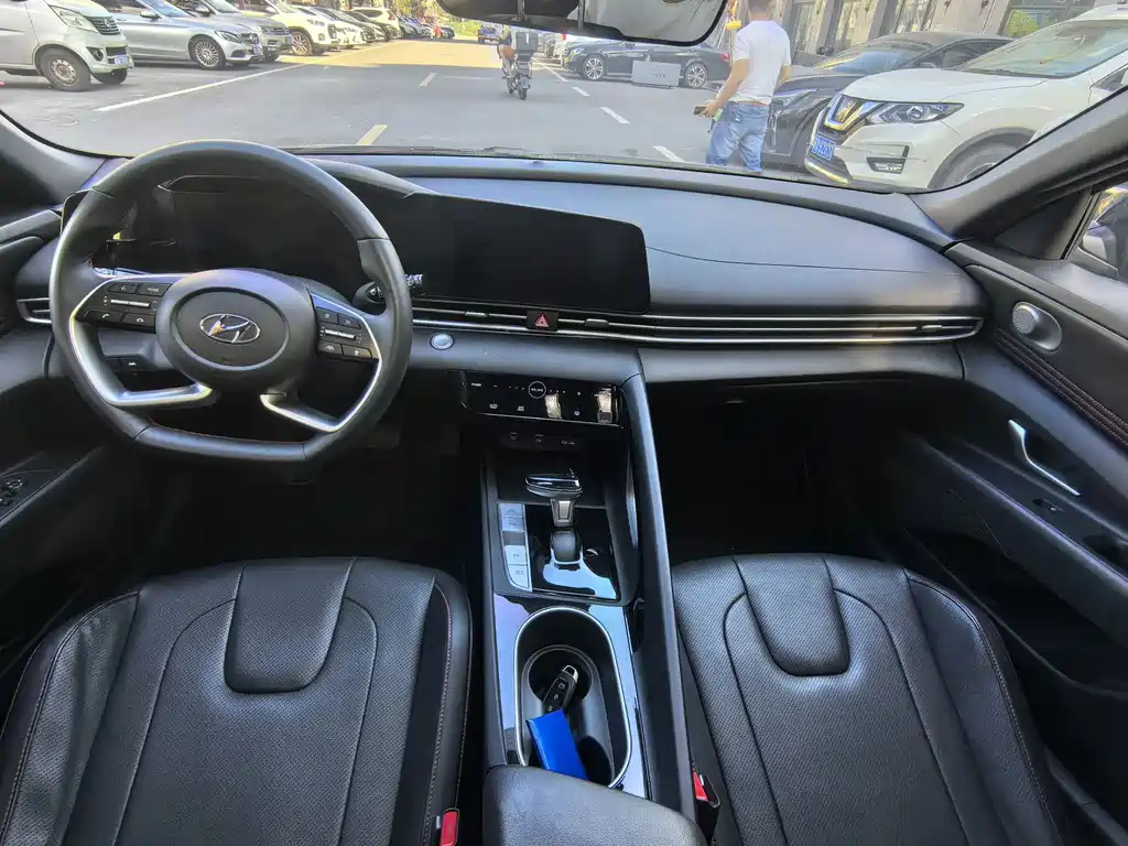 HYUNDAI ELANTRA 2022