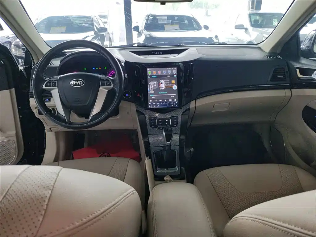 BYD SURUI 2014