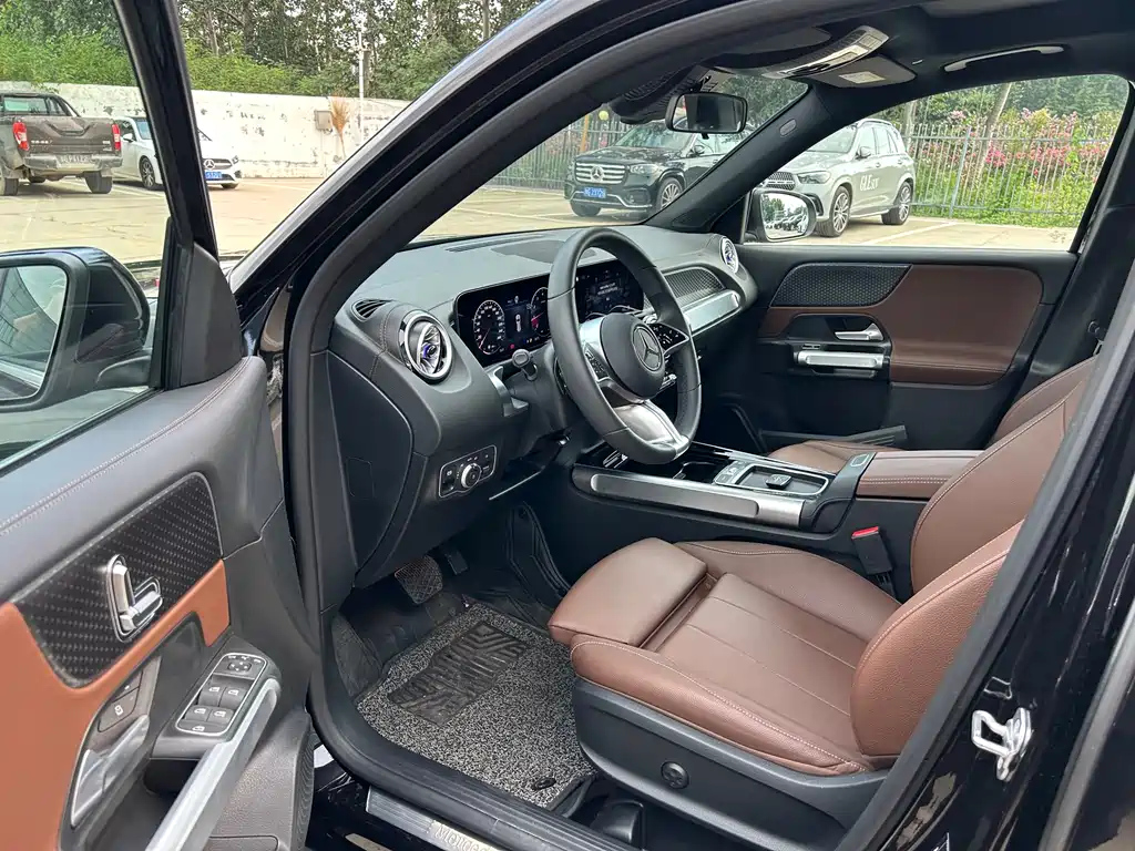 MERCEDES BENZ GLB 2024