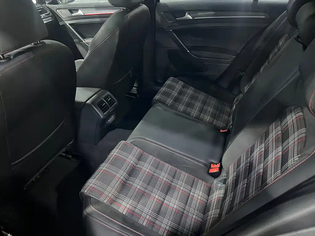 VOLKSWAGEN GOLF GTI 2019