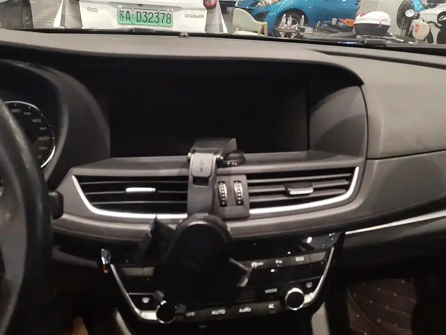 BORGWARD BX7 2016