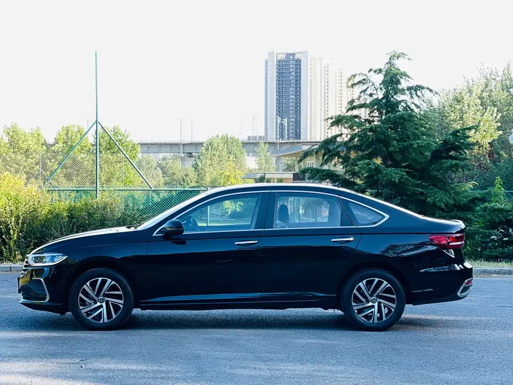 VOLKSWAGEN LAVIDA 2024
