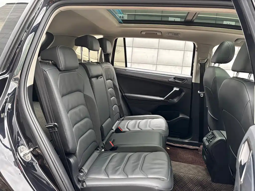 VOLKSWAGEN TIGUAN L 2021