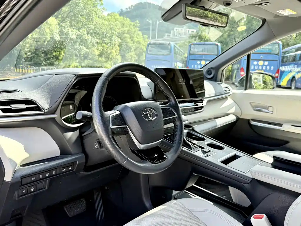 TOYOTA SIENNA SIENNA 2024