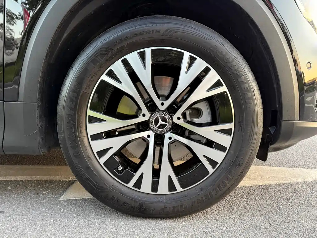 MERCEDES BENZ GLB 2025