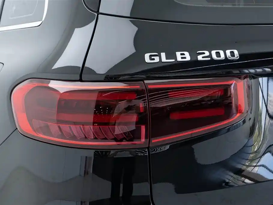 MERCEDES BENZ GLB 2024