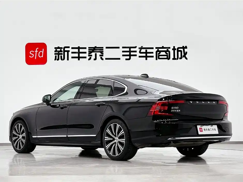 VOLVO S90 2023