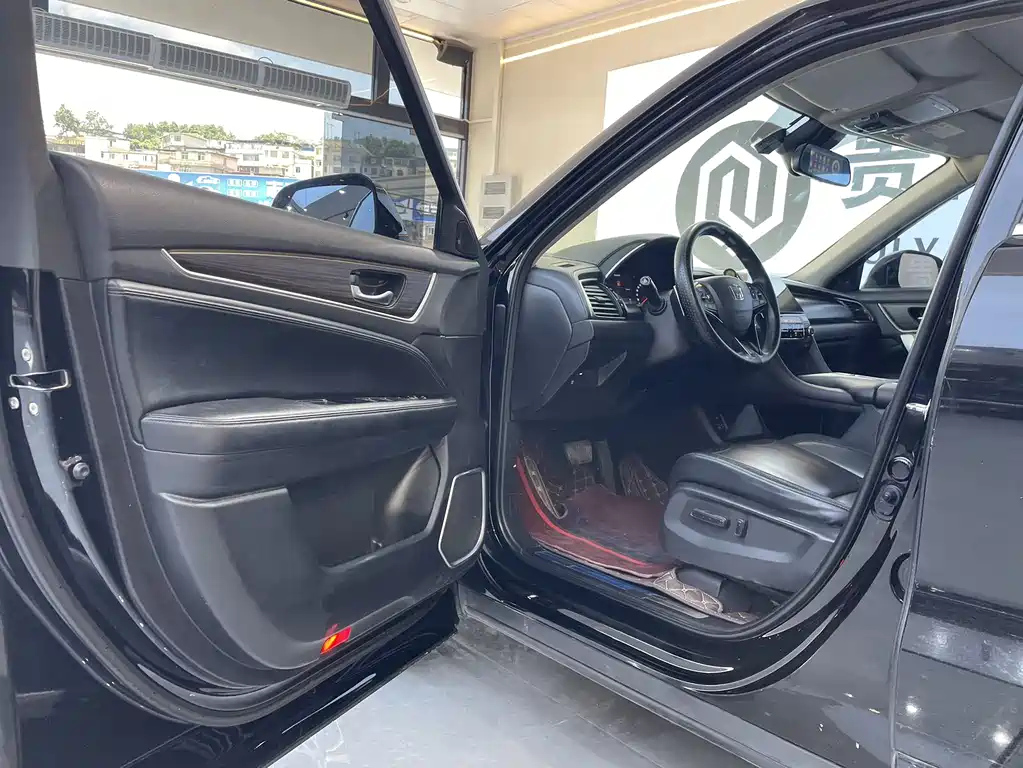 HONDA AVANCIER 2017