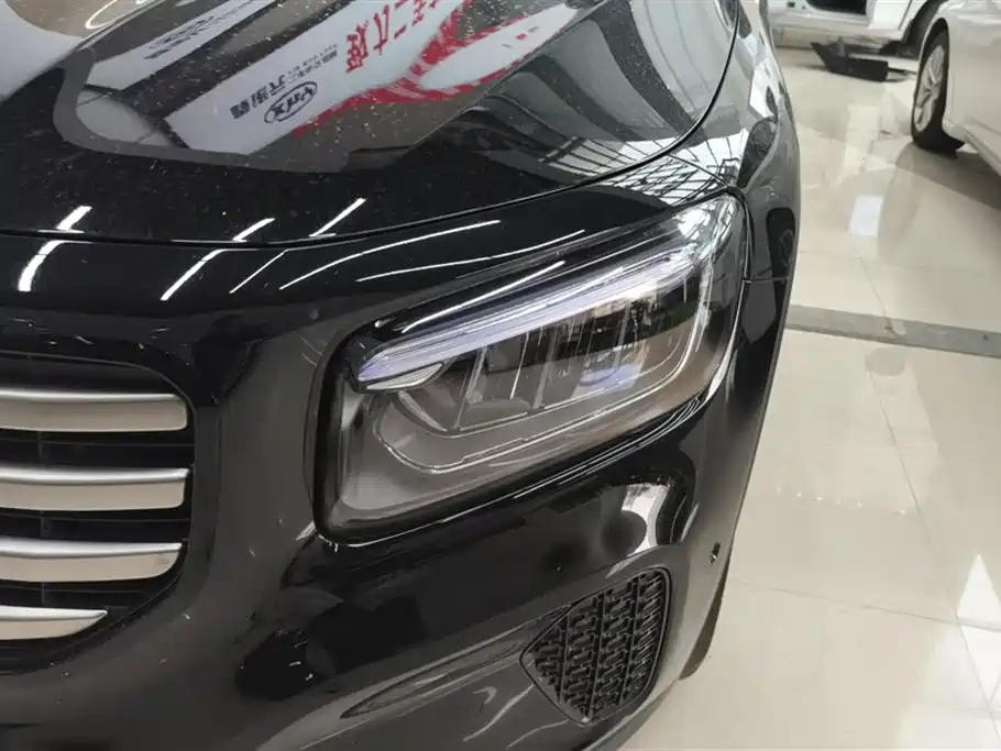 MERCEDES BENZ GLB 2025