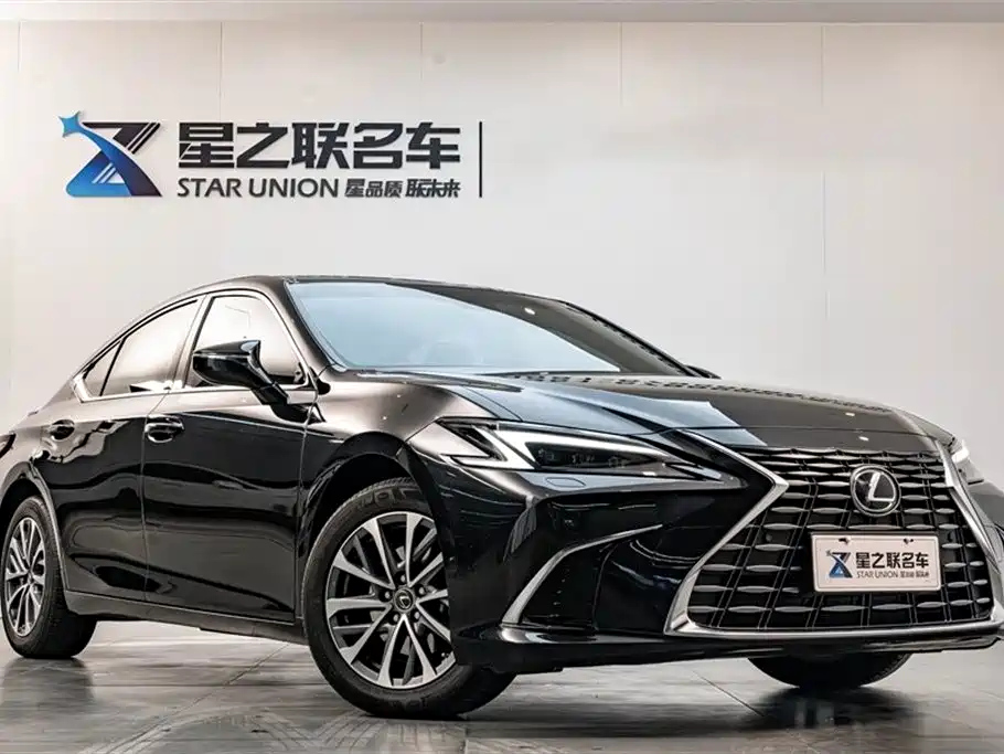 LEXUS ES 2025