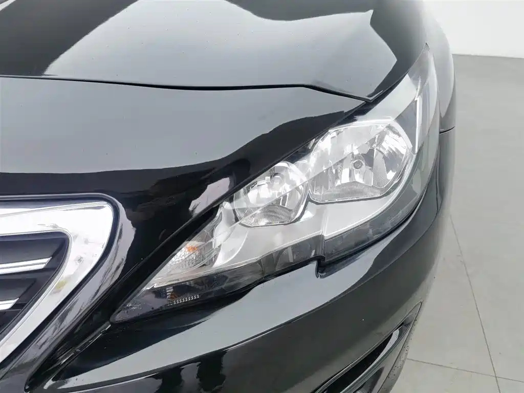 PEUGEOT 408 2015