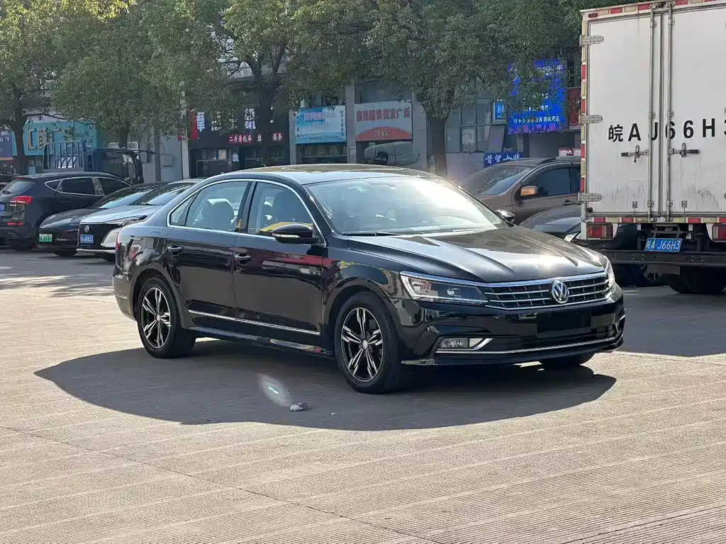 VOLKSWAGEN PASSAT 2016