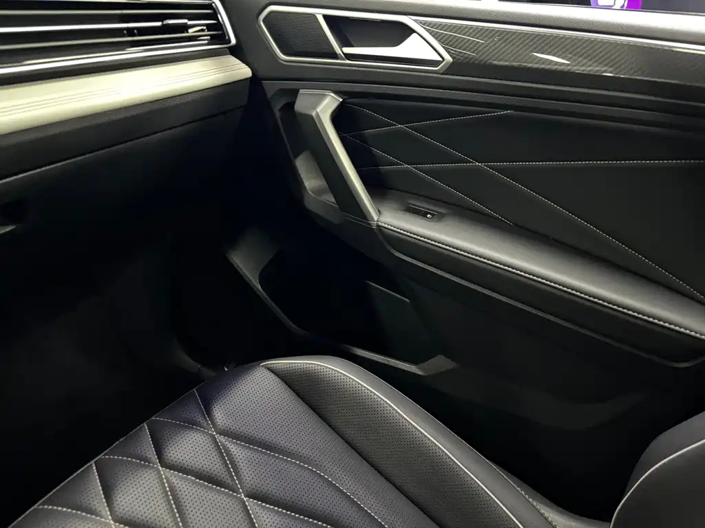 VOLKSWAGEN TIGUAN L 2022