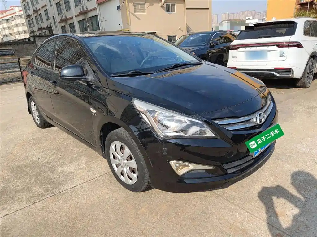 HYUNDAI SOLARIS 2016