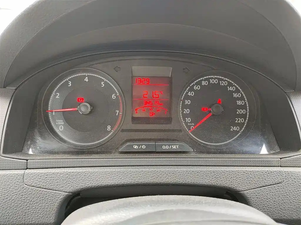 VOLKSWAGEN SANTANA 2019